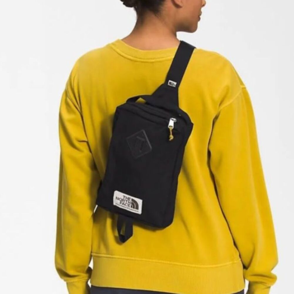 The North Face Berkeley Field Bag Black Mineral Gold Crossbody 5L
